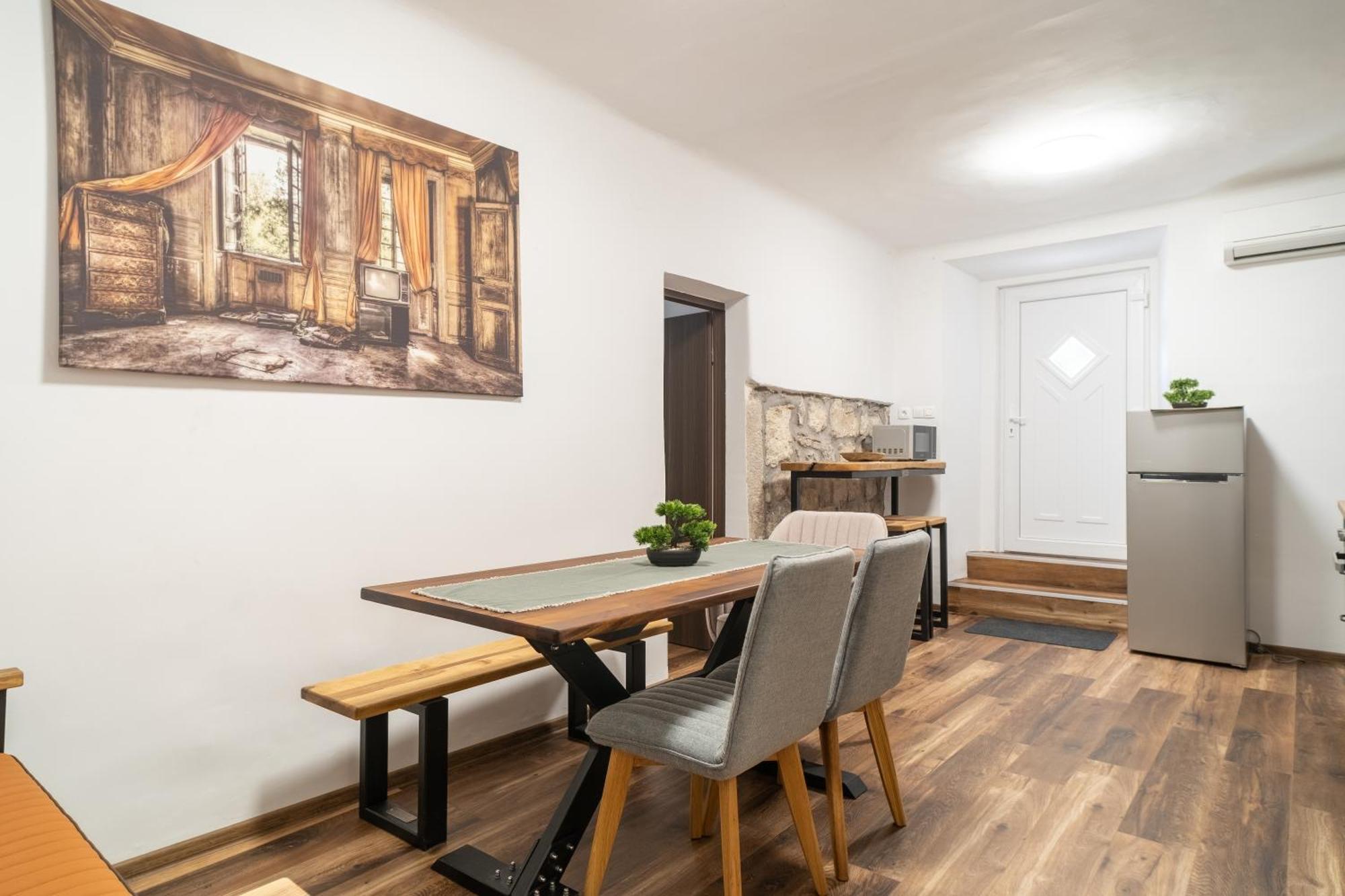 Aparthotel Old Stone House *