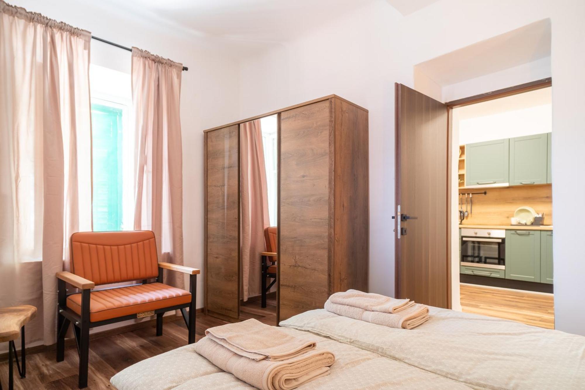 Old Stone House Aparthotel *